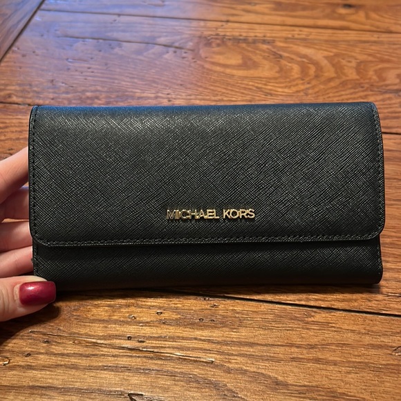 Michael Kors Black Leather Trifold Flap Wallet NWOT - Picture 1 of 3